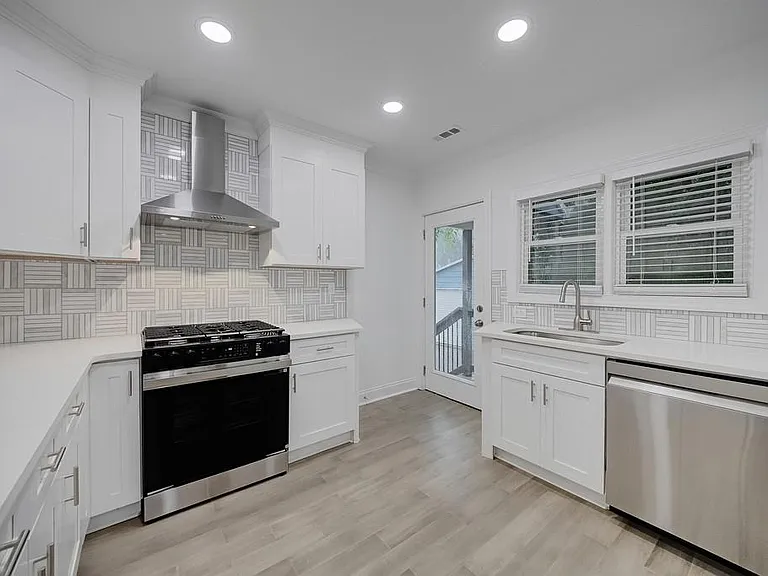 593 Lynnhaven Dr SW — Photo 13