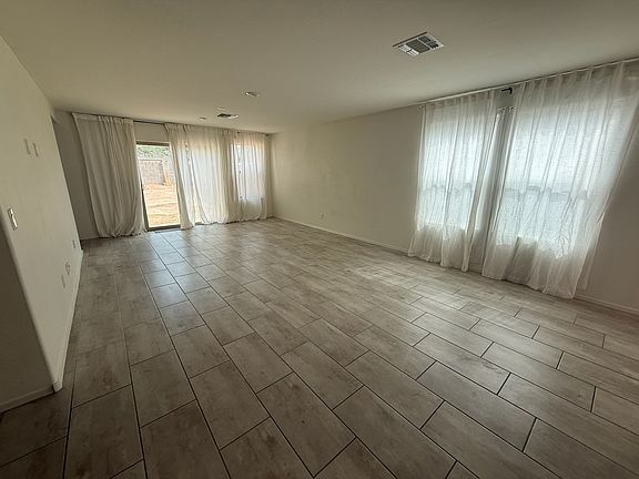 2nd image of 1458 W Pinkley Way