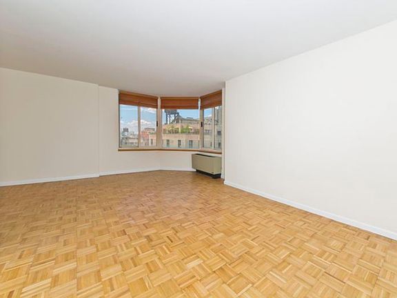 3rd image of 201 W 72nd St APT 17F