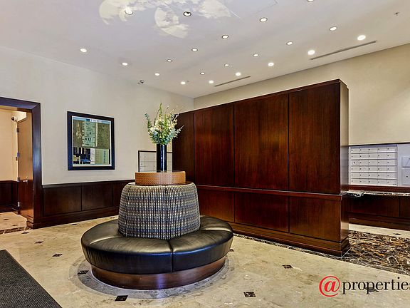 Lobby/Mail Room