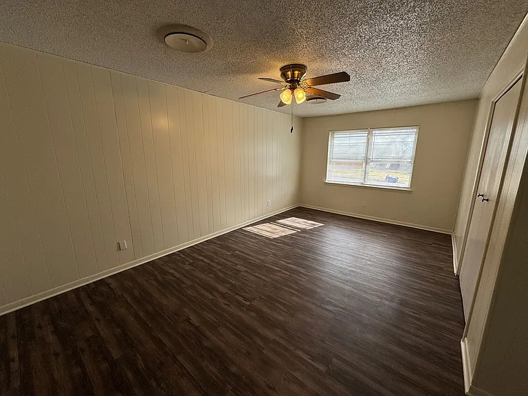 1302 S 23rd St — Photo 23