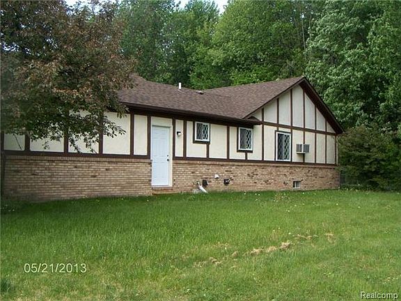3rd image of 5988 Urban Dr
