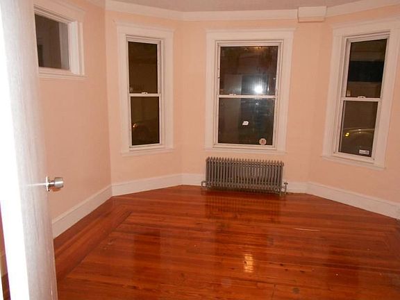 3rd image of 90 Marlborough St #1
