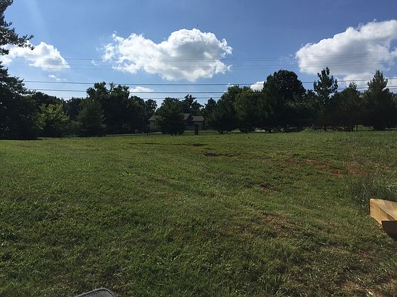 4th image of 1120 Stonehenge Dr