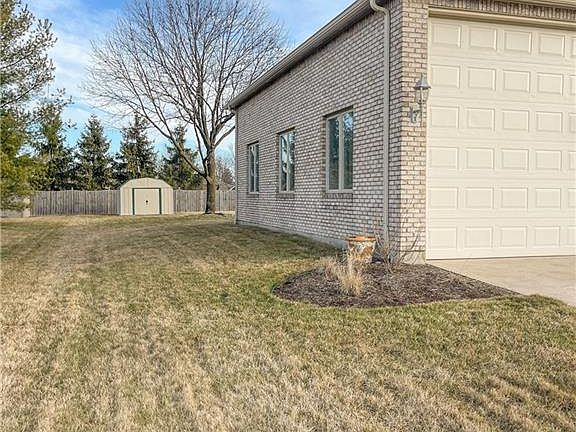 3rd image of 227 Hunterfield Dr