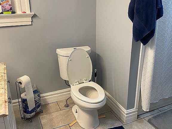 3rd image of 651 Hawthorne Ave