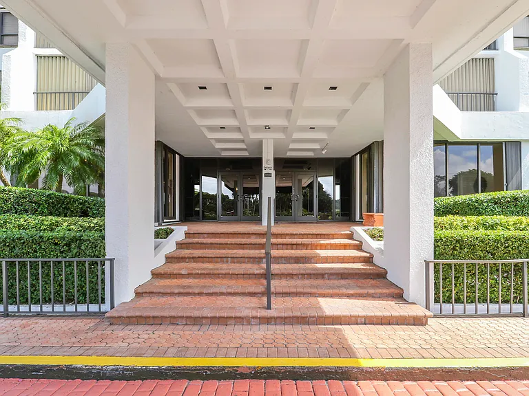5600 N Flagler Dr #1001 — Photo 3