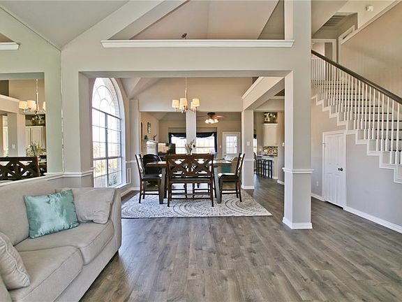 3rd image of 1113 Courtney Ln