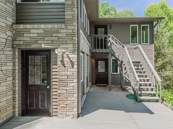 5th image of 402 Davis Dr