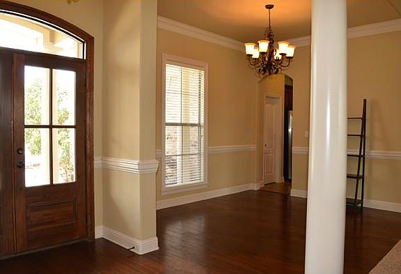 4th image of 424 Fair Oaks St