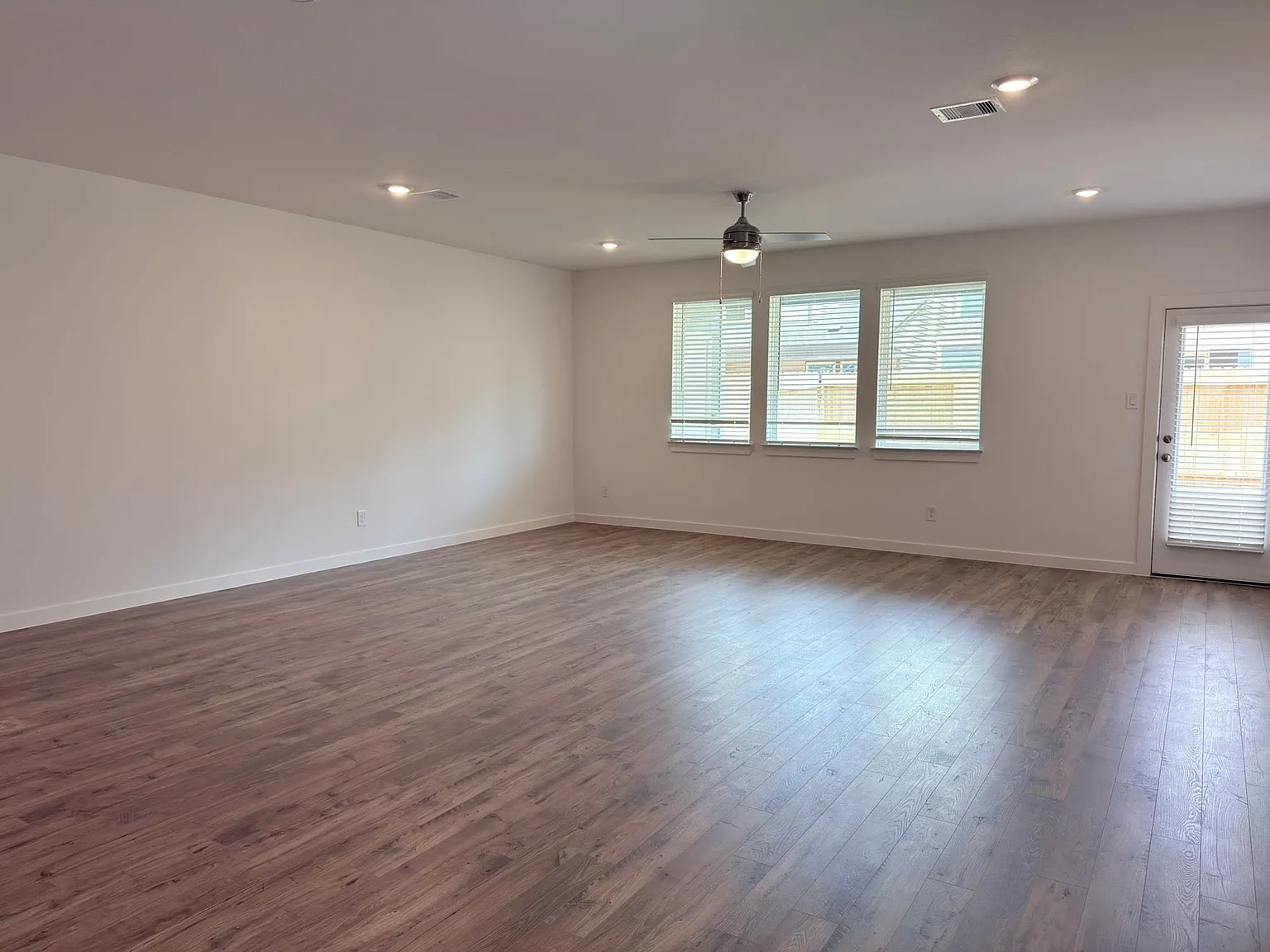 4 bed, 2.5 bath, $2,350 — Photo 3