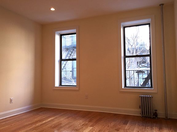 3rd image of 15 Crown St APT 4B