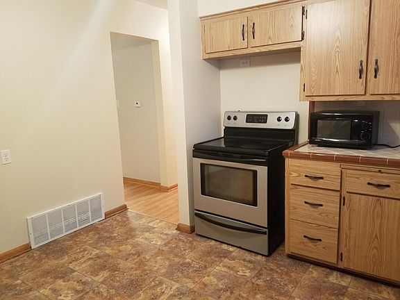Nice Kitchen with Refrigerator, Oven/Stove, and Microwave Pr