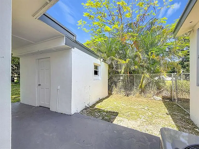 10235 SW 177th St #10235 — Photo 37