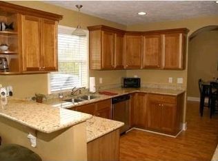 2216 Burton Pointe Blvd SE, Grand Rapids, MI 49546