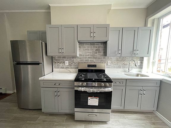 2nd image of 179 Richards St APT 2L