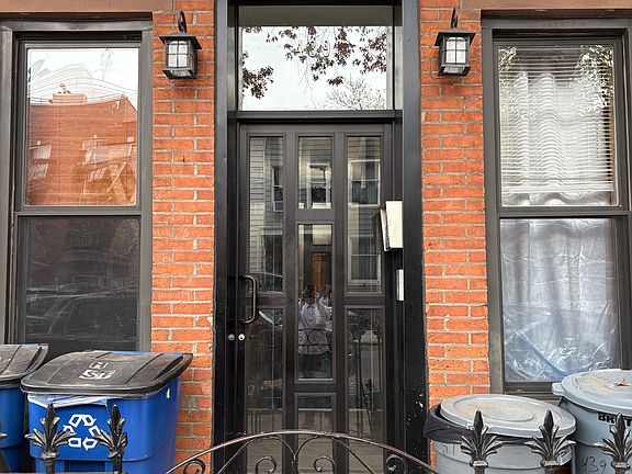 3rd image of 439 17th St APT 3R