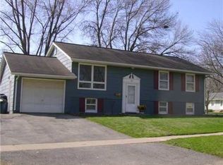 90 Cherry Hill Rd NW, Cedar Rapids, IA 52405