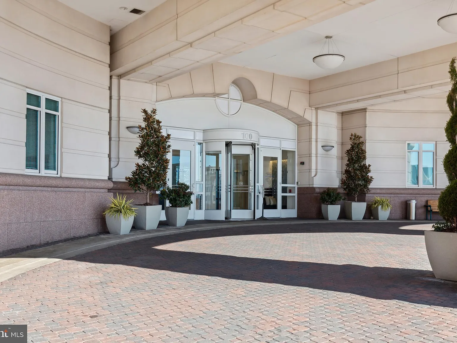 1 bed, 1.0 bath, 936 sqft, $2,400 — Photo 3