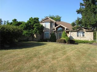 6688 Bramblewood Ln, Mayfield Village, OH 44143