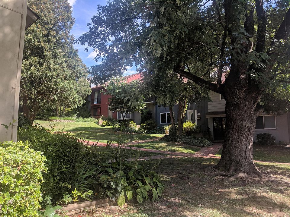2nd image of 81 Woodlake Dr