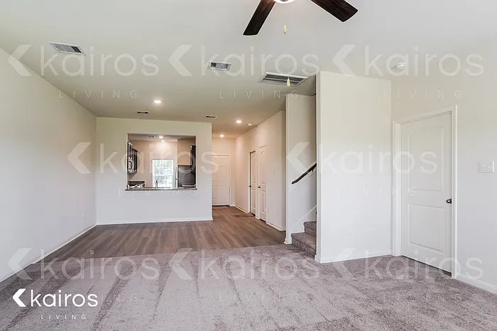 10730 Hillside Creek Dr — Photo 3