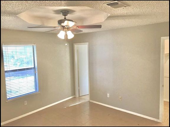 2nd image of 305 Live Oak Ln