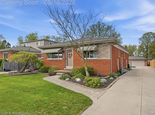 23701 Lakewood St, Saint Clair Shores, MI 48082