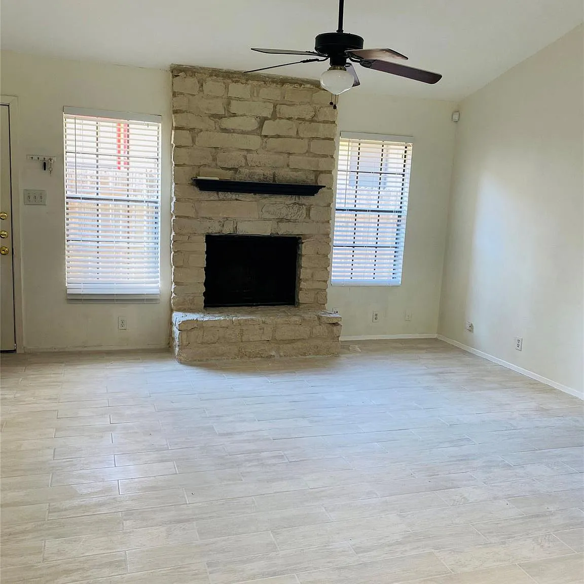 3 bed, 2.0 bath, 1892 sqft, $1,750 — Photo 2