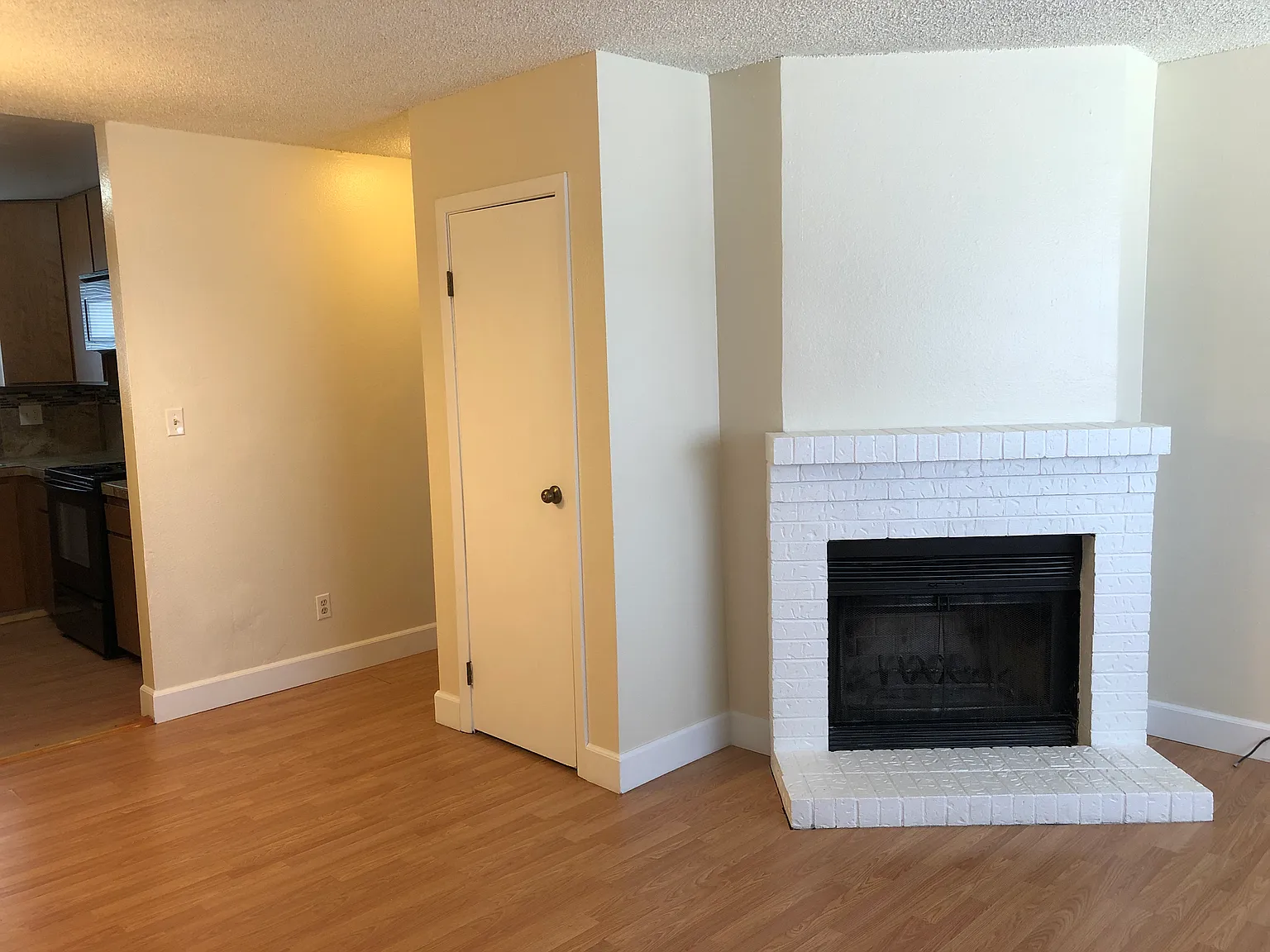 2 bed, 1070 sqft, $2,200 — Photo 3