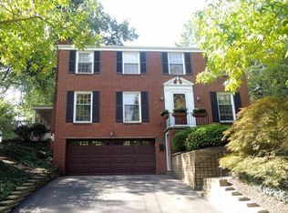 960 Country Club Dr, Pittsburgh, PA 15228