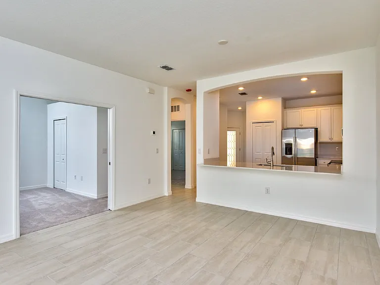 2591 Vine Ave — Photo 4