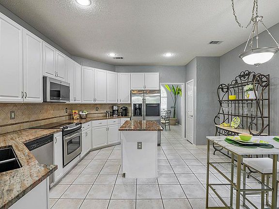 3rd image of 2904 Raven Cir