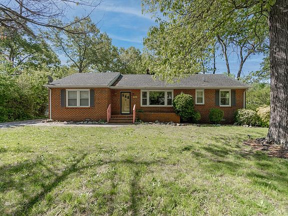3rd image of 7421 Dell Dr