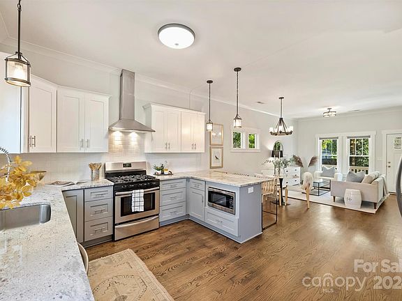 3rd image of 1121 Pamlico St