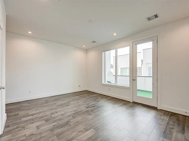5839 Dolores St — Photo 28