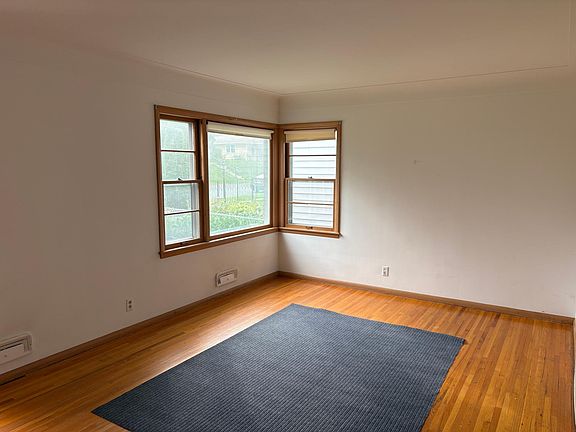 2nd image of 3832 Jackson St NE