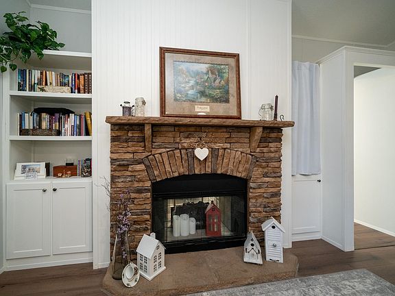 2nd image of 291 Redbud Ave