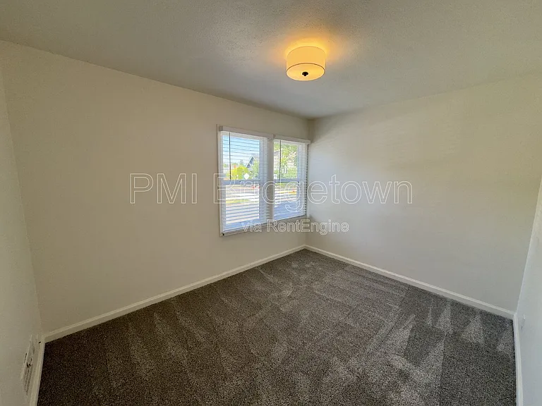 5420 NE 13th Ave — Photo 8