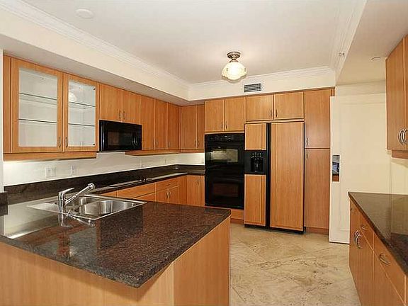 5th image of 765 Crandon Blvd APT 410