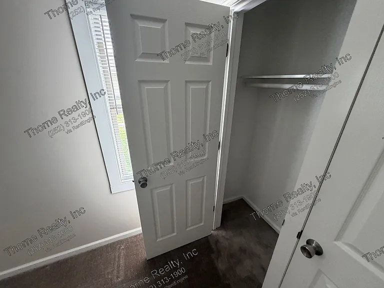 400 E Northern Blvd #39 — Photo 8