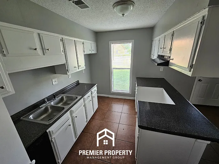 3475 Kirby Terrace Dr — Photo 6