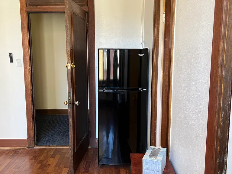 315 W 3rd St #4A — Photo 8
