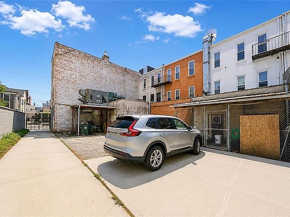 5th image of 815 Avenue U