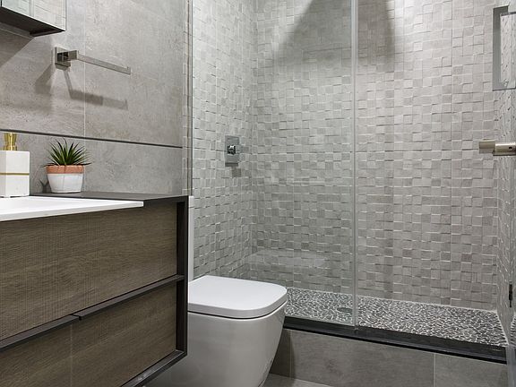 2nd image of 244 E 75th St APT 4C