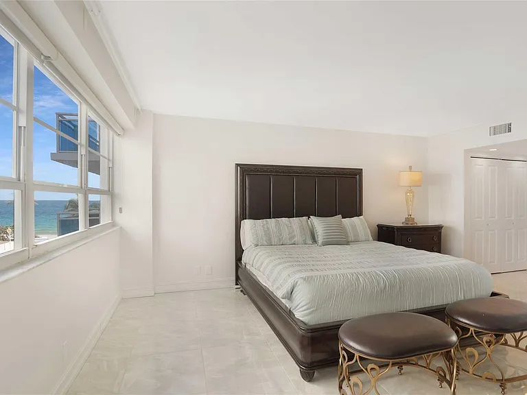3430 Galt Ocean Dr #304 — Photo 24