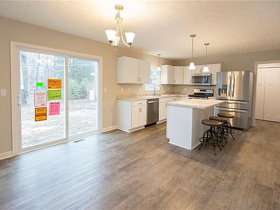 3rd image of 8264 Brentwood Dr