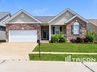 1125 Winter Lake Dr, Fenton, MO 63026