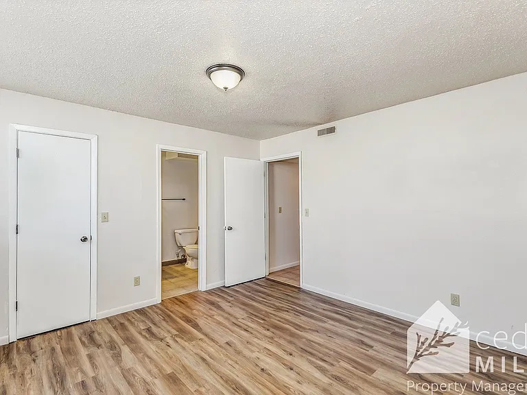 420 S Meridian — Photo 7