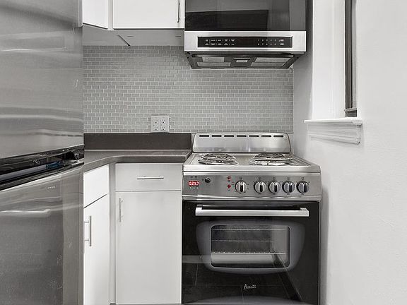 3rd image of 346 W 56th St APT 5C